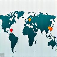 ピンが刺さった世界地図